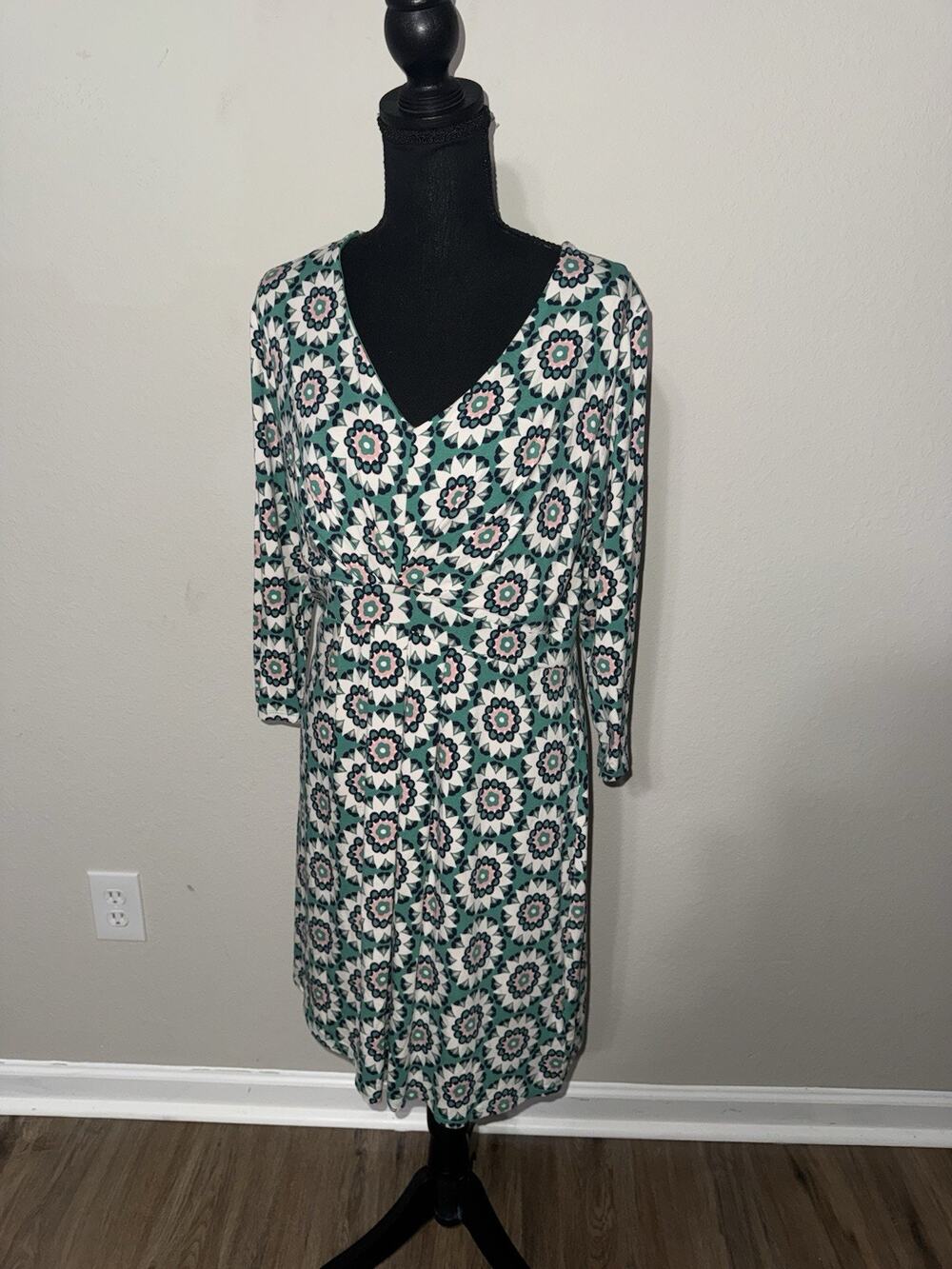 Boden Womens Dress Size 14 L Green Pink Geometric Medallion V Neck 3/4 Sleeve